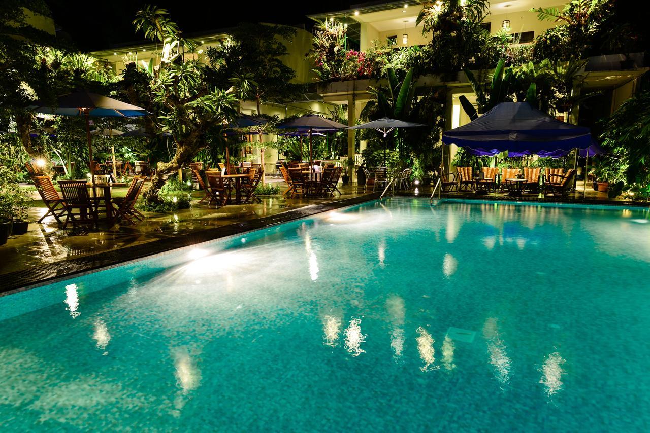 Atsari Hotel Parapat Ngoại thất bức ảnh