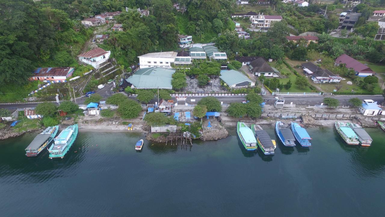 Atsari Hotel Parapat Ngoại thất bức ảnh