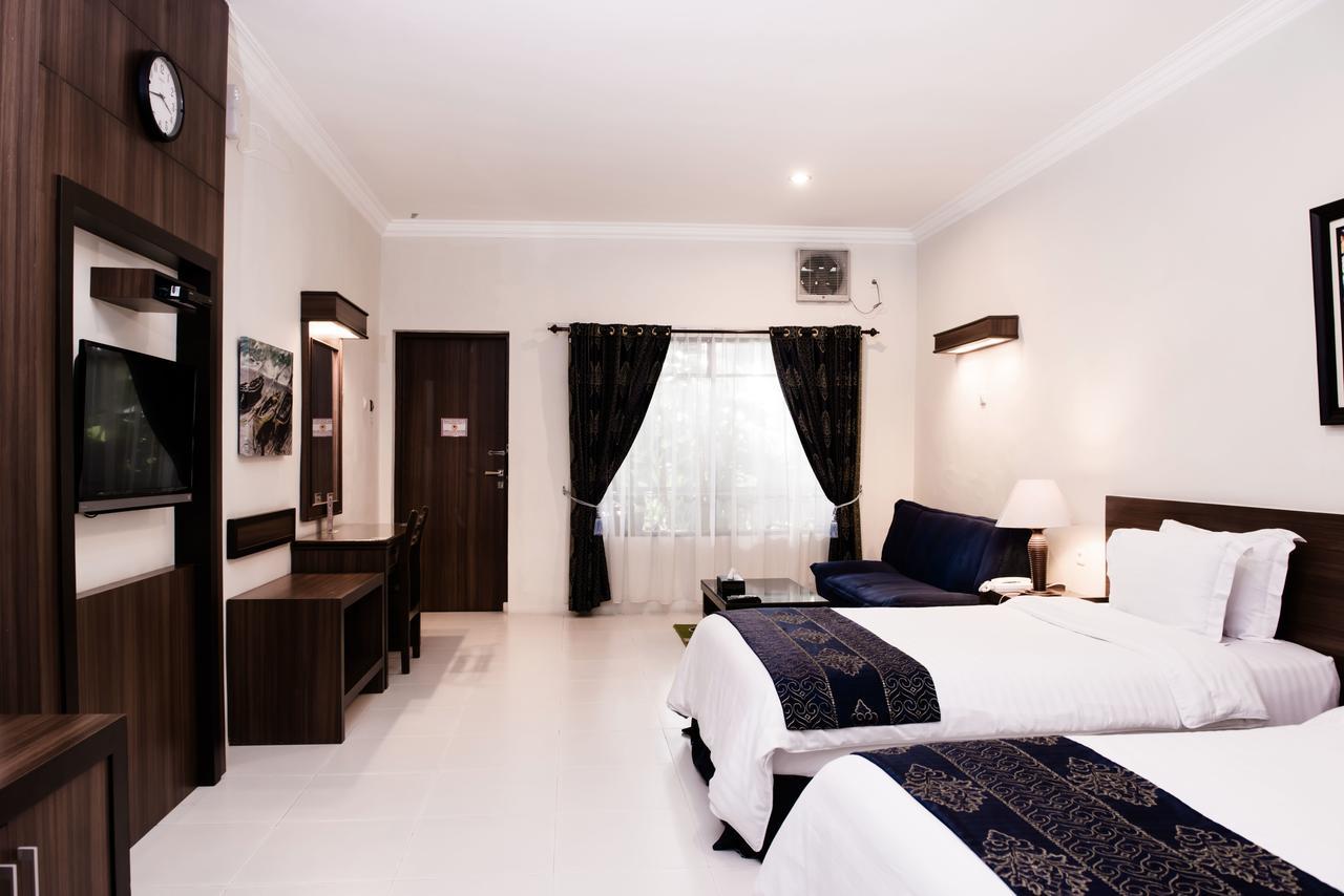 Atsari Hotel Parapat Ngoại thất bức ảnh